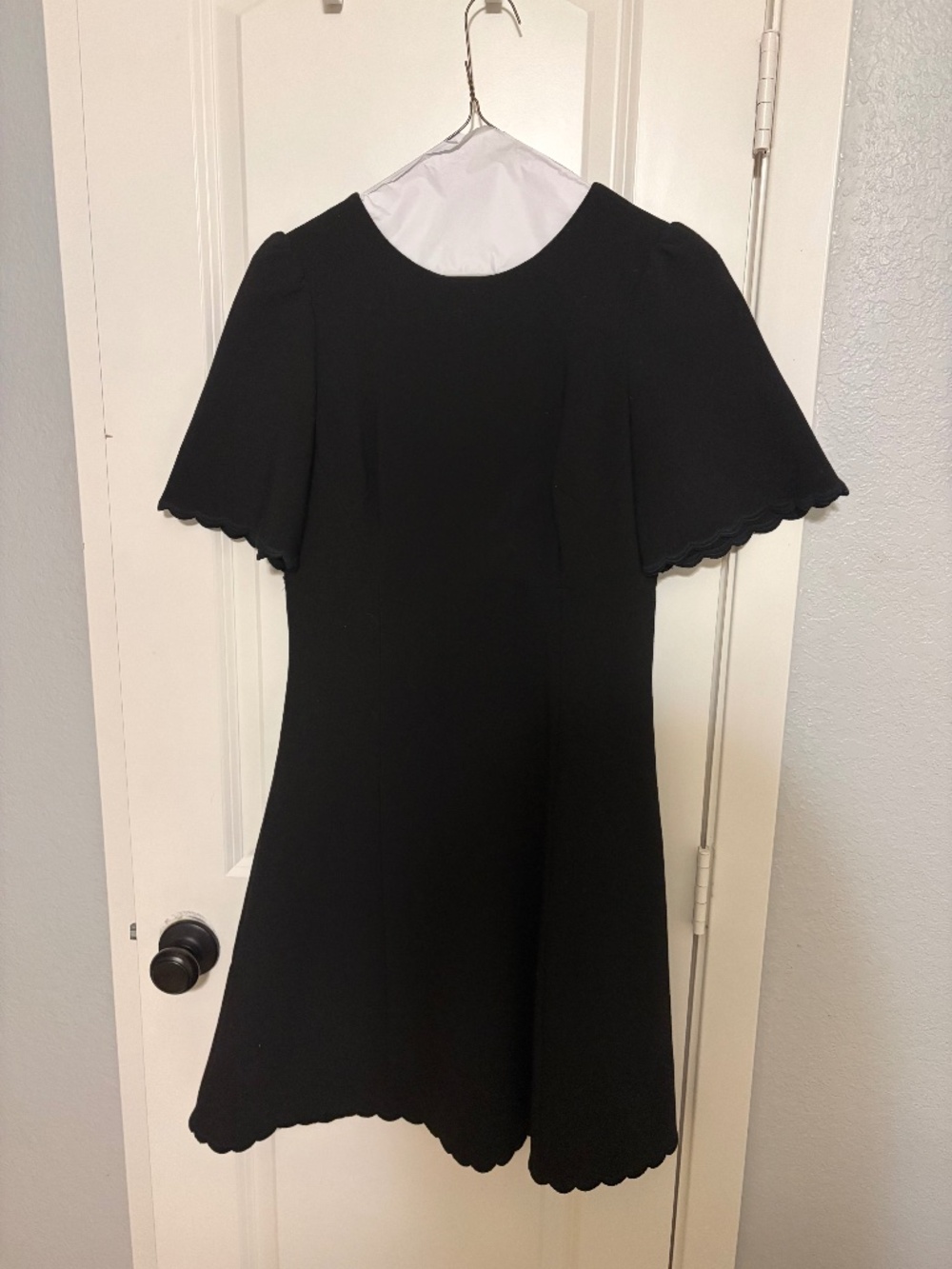 Kate Spade Rare Black Scalloped Edge Gold Zip Dress Size 4